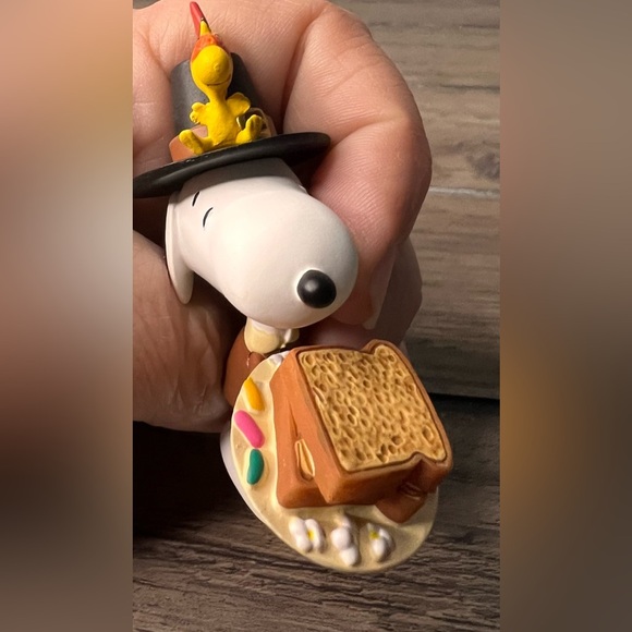 Hallmark NEW 2012 “A Thanksgiving Feast” The PEANUTS Gang Thanksgiving Ornament - Picture 8 of 10
